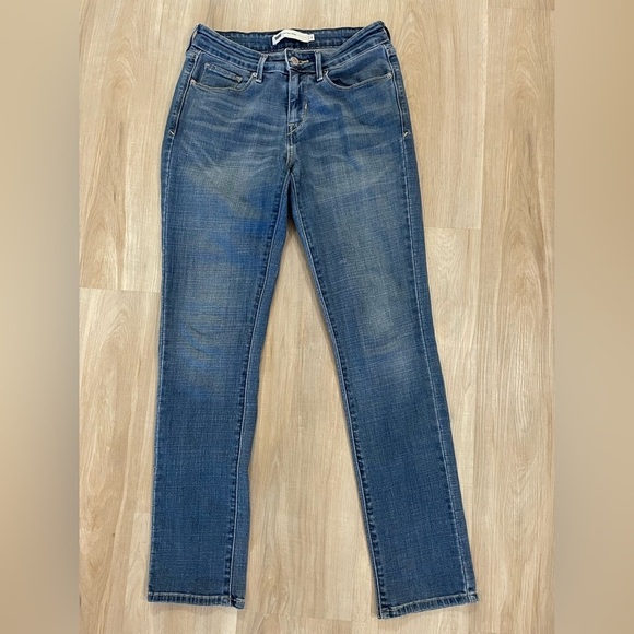 Mid-rise Skinny LEVI JEANS. Size 4 - Picture 2 of 8